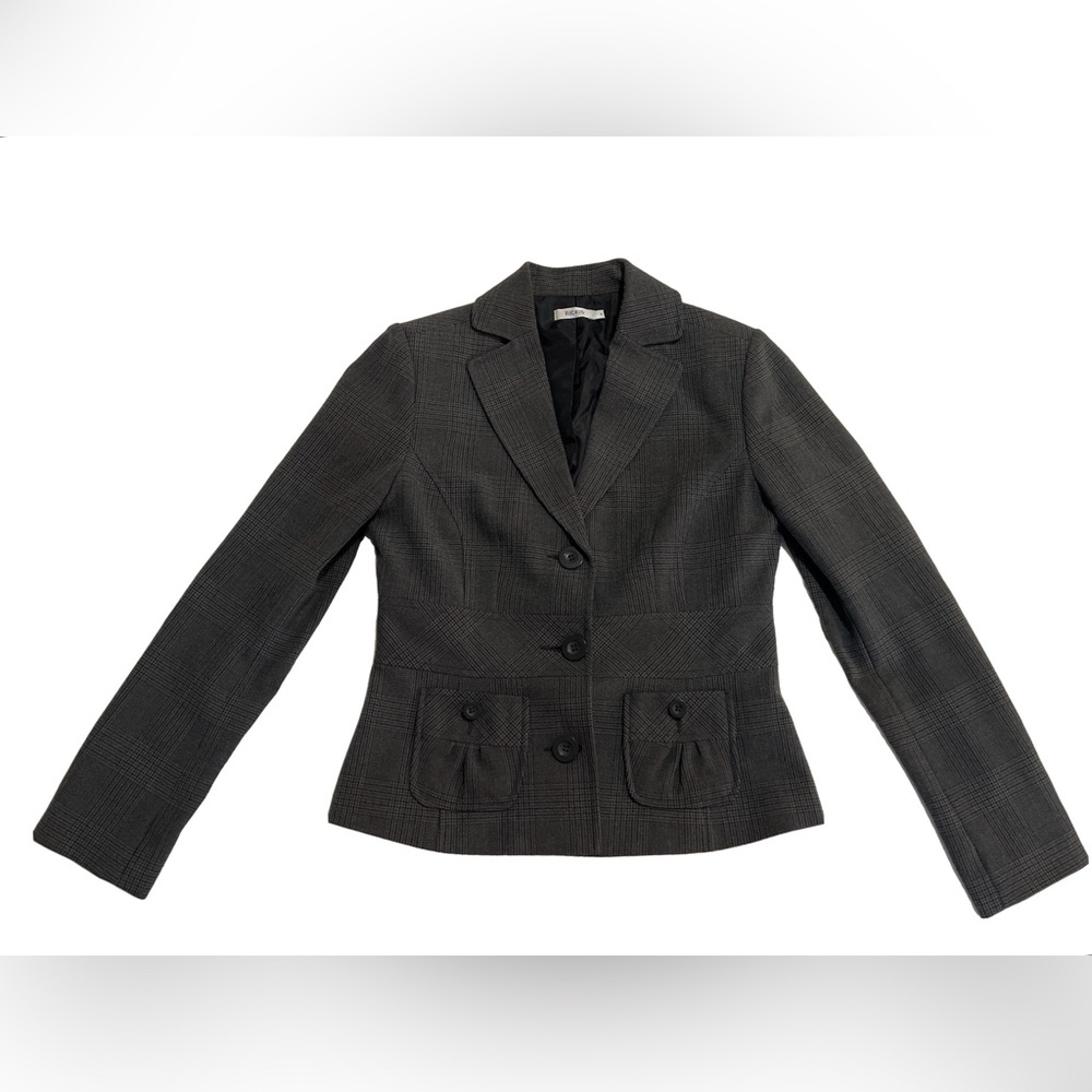 ✌️RICKI’S 3 button blazer with subtle black & gray pattern and two tiny pockets